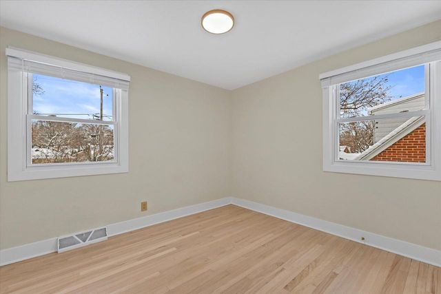 555 N 105th STREET, Wauwatosa, WI 53226