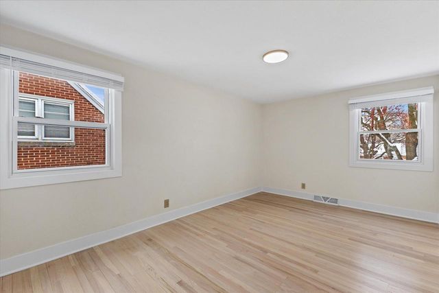 555 N 105th STREET, Wauwatosa, WI 53226