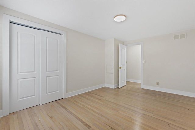 555 N 105th STREET, Wauwatosa, WI 53226