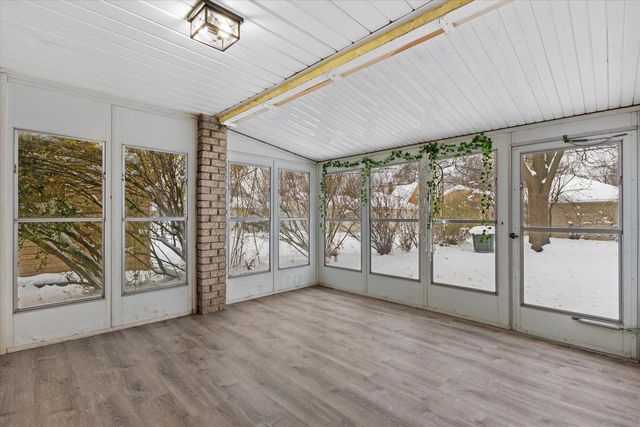 555 N 105th STREET, Wauwatosa, WI 53226