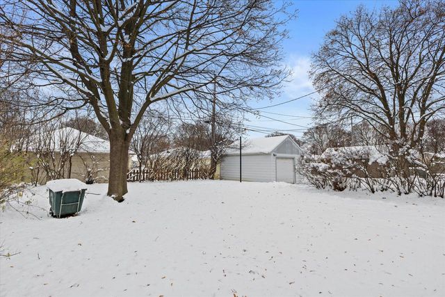 555 N 105th STREET, Wauwatosa, WI 53226