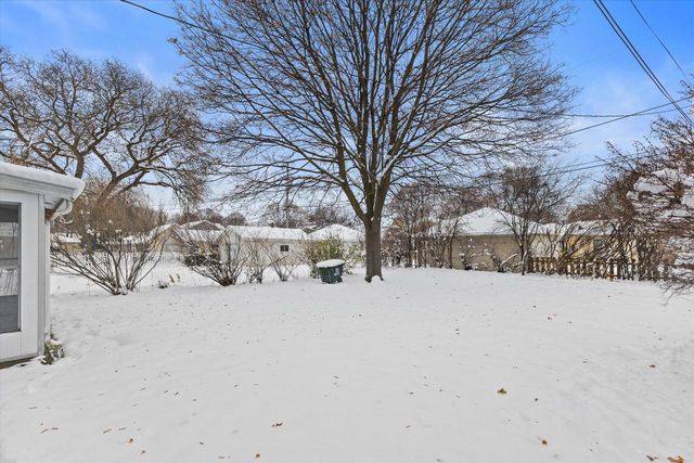 555 N 105th STREET, Wauwatosa, WI 53226