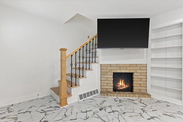 555 N 105th STREET, Wauwatosa, WI 53226