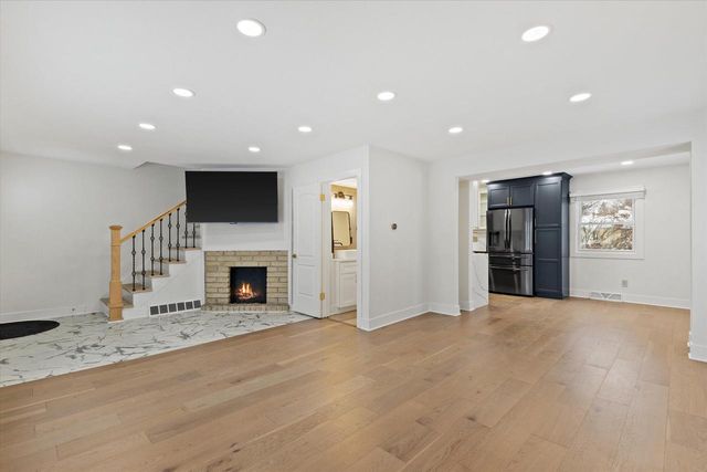 555 N 105th STREET, Wauwatosa, WI 53226