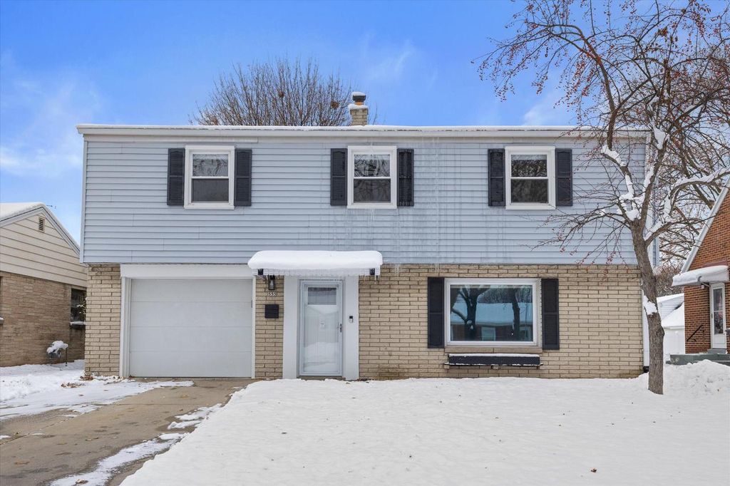 555 N 105th STREET, Wauwatosa, WI 53226
