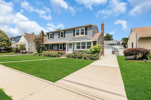 109 Meldon Avenue, Albertson, NY 11507