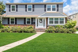 109 Meldon Avenue, Albertson, NY 11507