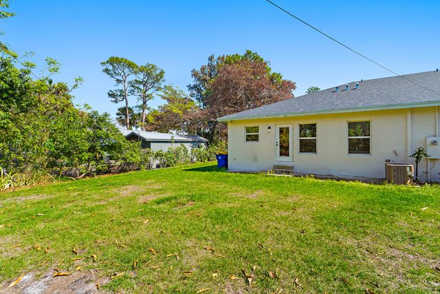 3003 SE Fairmont Street, Stuart, FL 34997