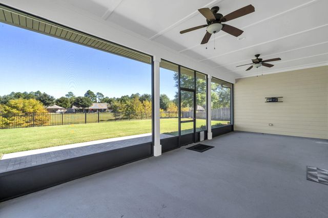 82 Amadeus Avenue, Freeport, FL 32439