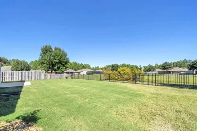 82 Amadeus Avenue, Freeport, FL 32439