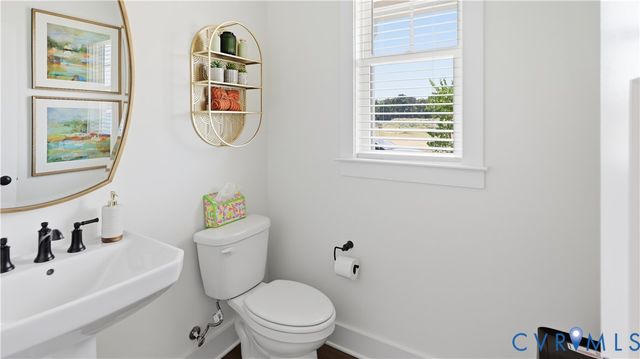 10299 Szalay Ln, Ashland, VA 23005