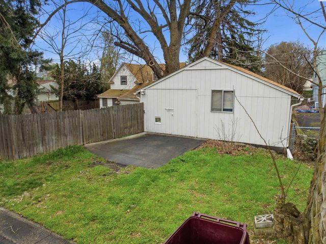 348 NW Harrison, Pullman, WA 99163