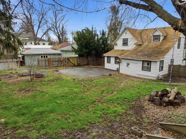 348 NW Harrison, Pullman, WA 99163