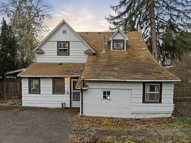 348 NW Harrison, Pullman, WA 99163