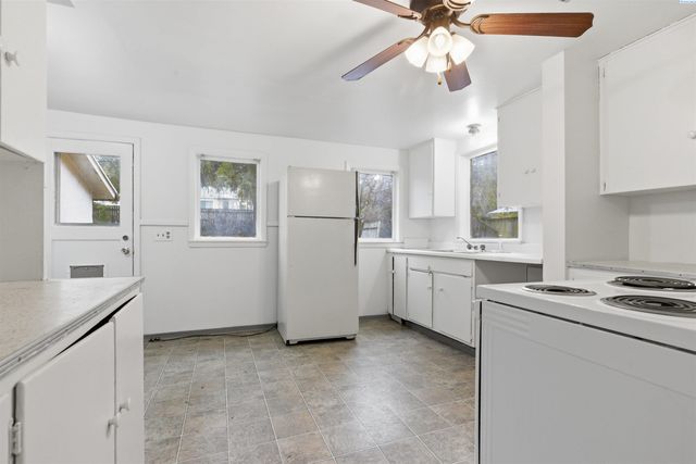 348 NW Harrison, Pullman, WA 99163