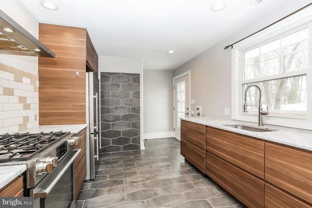 1210 SEVERN AVE, Cherry Hill, NJ 08002