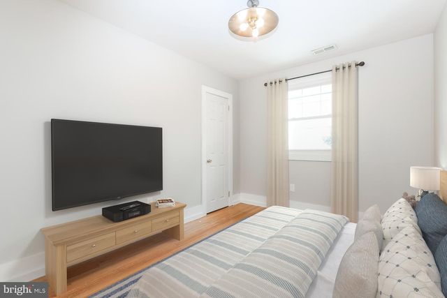 1210 SEVERN AVE, Cherry Hill, NJ 08002