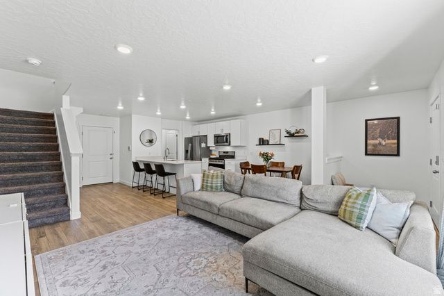 402 N BOUY LN, Saratoga Springs, UT 84045