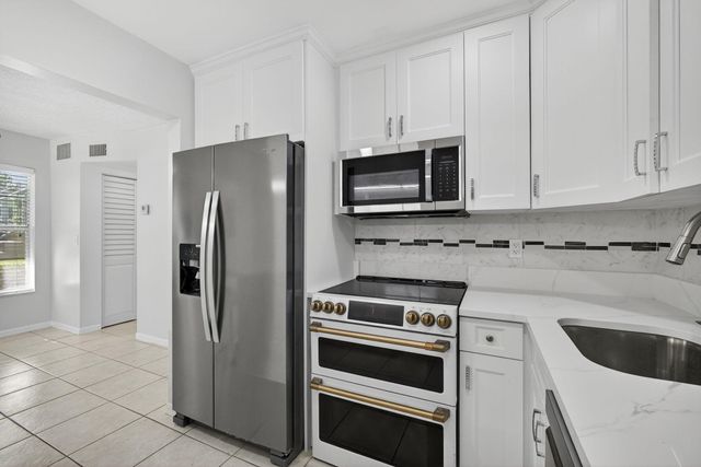 116 Oxford 200, West Palm Beach, FL 33417