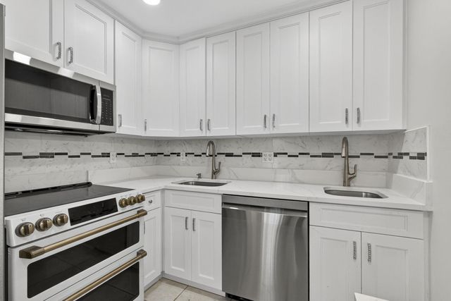 116 Oxford 200, West Palm Beach, FL 33417