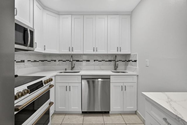 116 Oxford 200, West Palm Beach, FL 33417