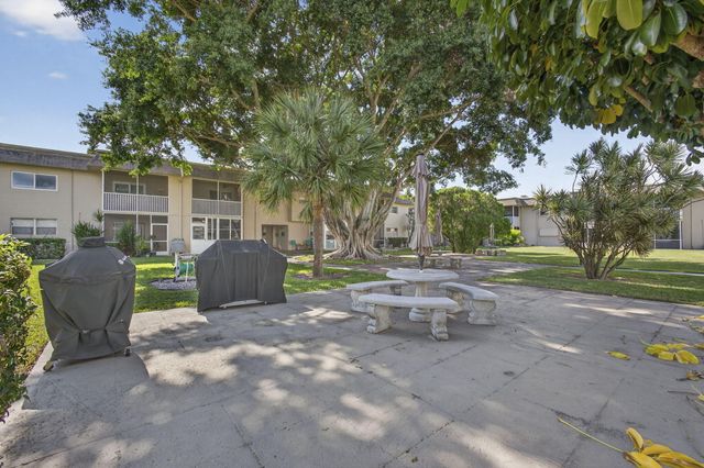 116 Oxford 200, West Palm Beach, FL 33417