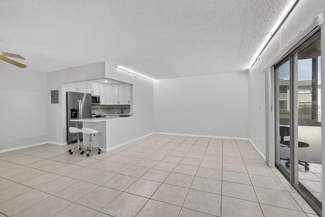 116 Oxford 200, West Palm Beach, FL 33417