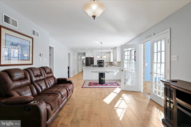 155 SHIREOAKS DR, Martinsburg, WV 25403