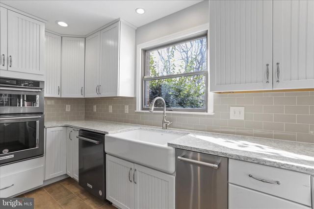 155 SHIREOAKS DR, Martinsburg, WV 25403