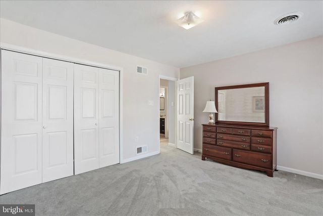 155 SHIREOAKS DR, Martinsburg, WV 25403