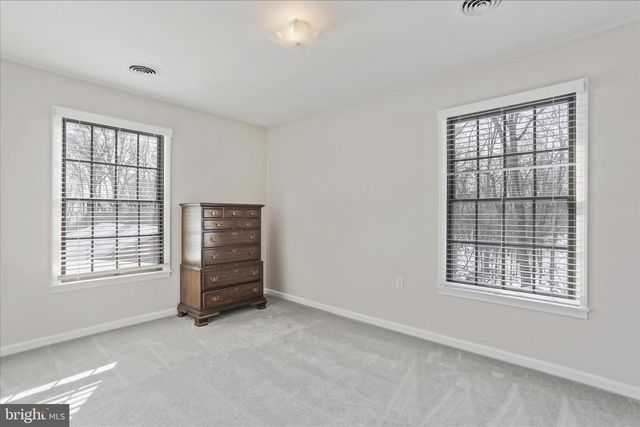 155 SHIREOAKS DR, Martinsburg, WV 25403