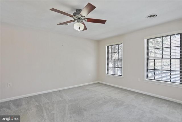 155 SHIREOAKS DR, Martinsburg, WV 25403