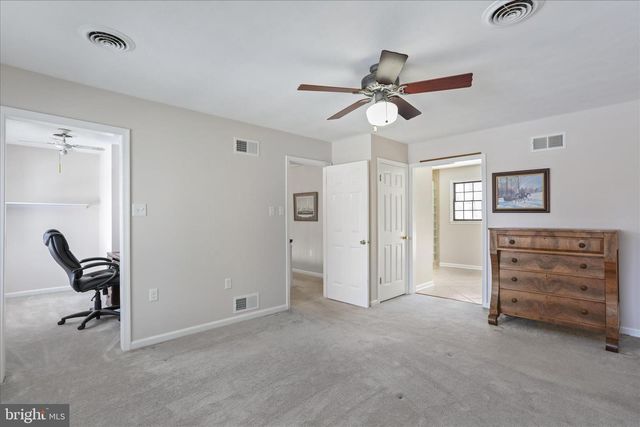 155 SHIREOAKS DR, Martinsburg, WV 25403