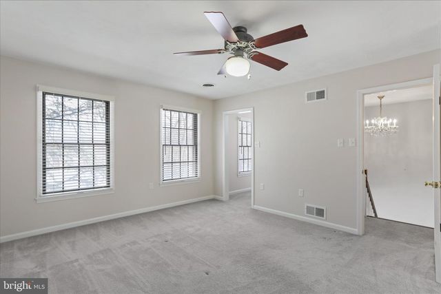 155 SHIREOAKS DR, Martinsburg, WV 25403