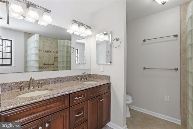 155 SHIREOAKS DR, Martinsburg, WV 25403