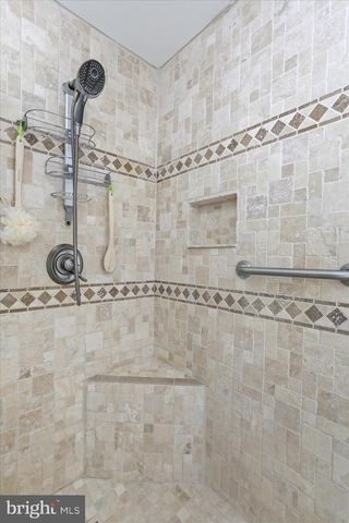 155 SHIREOAKS DR, Martinsburg, WV 25403