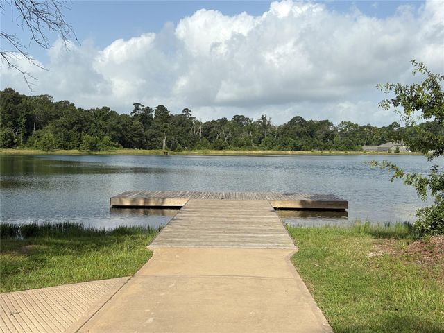 398 Shoreview Drive, Conroe, TX 77303