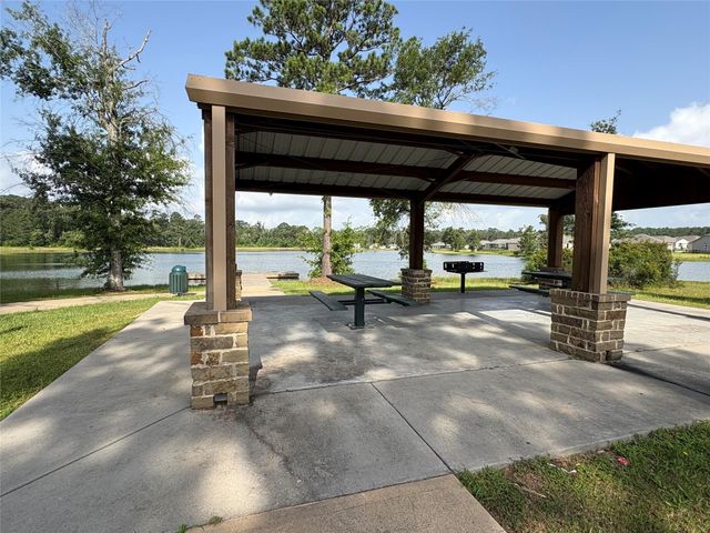 398 Shoreview Drive, Conroe, TX 77303