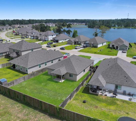 398 Shoreview Drive, Conroe, TX 77303