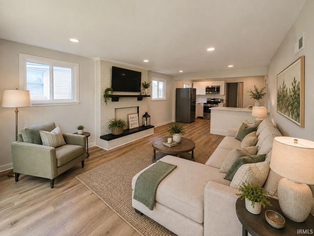 733 E Bronson Street, South Bend, IN 46601