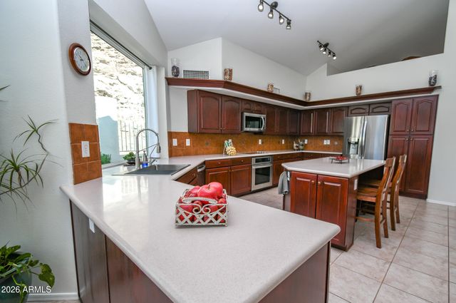 519 E HIDDENVIEW Drive, Phoenix, AZ 85048