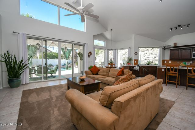 519 E HIDDENVIEW Drive, Phoenix, AZ 85048