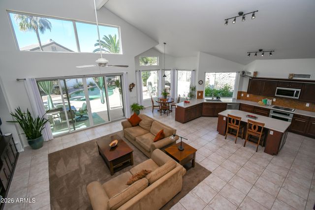 519 E HIDDENVIEW Drive, Phoenix, AZ 85048