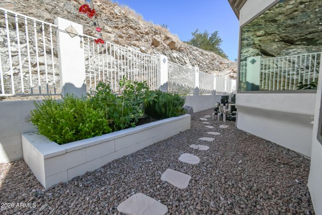 519 E HIDDENVIEW Drive, Phoenix, AZ 85048