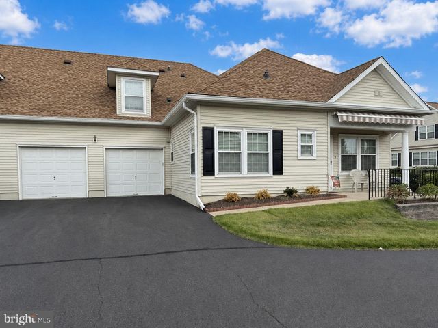 52 AVENROWE CT, Fairless Hills, PA 19030