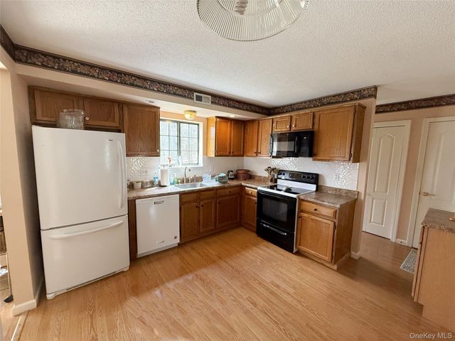 119 Stringham Road 37, Lagrangeville, NY 12540