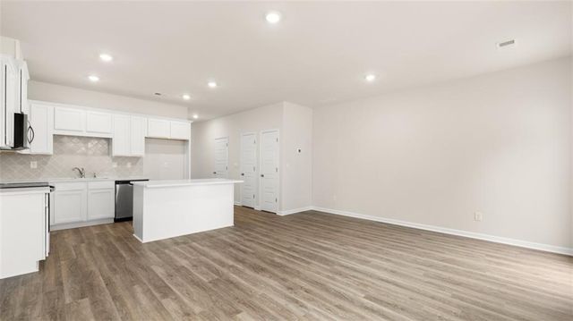 121 Kenmore Circle, Perry, GA 31069