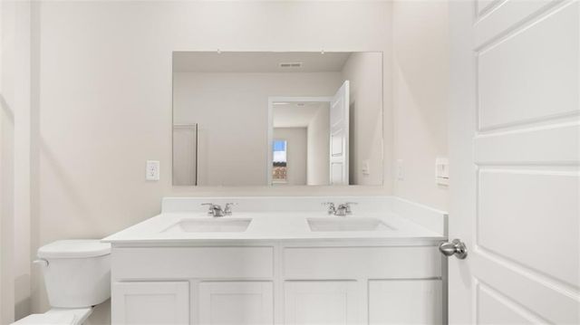 121 Kenmore Circle, Perry, GA 31069