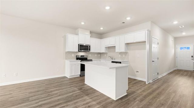 121 Kenmore Circle, Perry, GA 31069