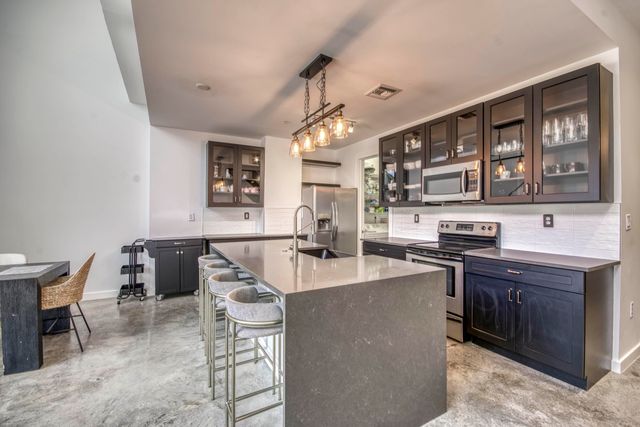 108 Lake Avenue 202, Lake Worth Beach, FL 33460